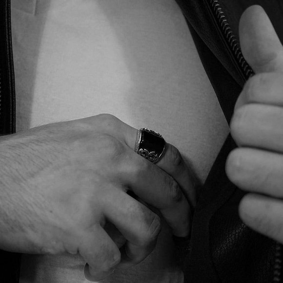 Men's Retro Curved Black Onyx Silver Ring - Picture 9 of 10
